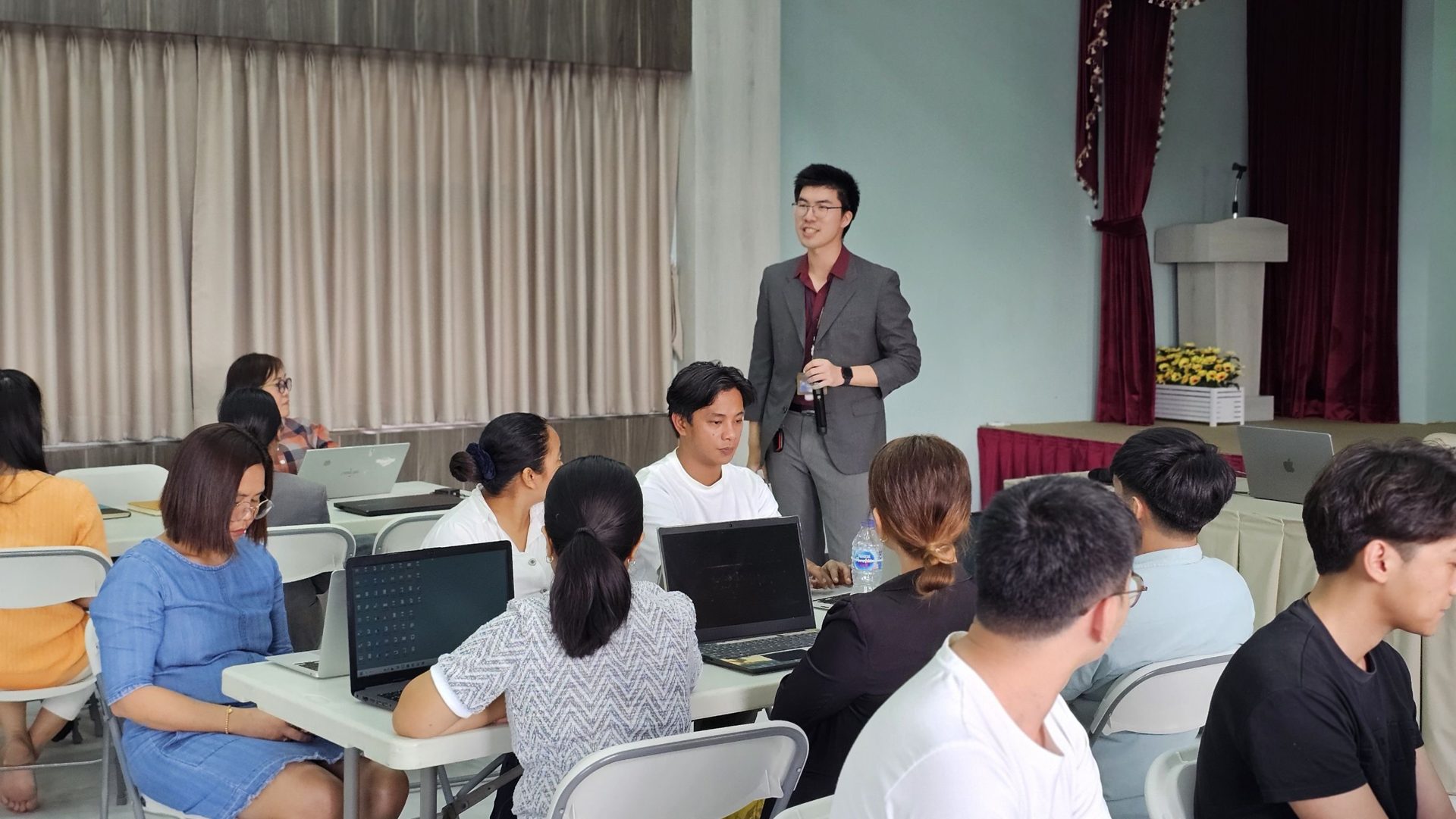 Michael Ananpasin leading an applied-AI training session for a working room