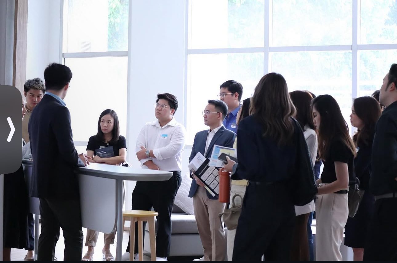 A working discussion group at a Sasin session